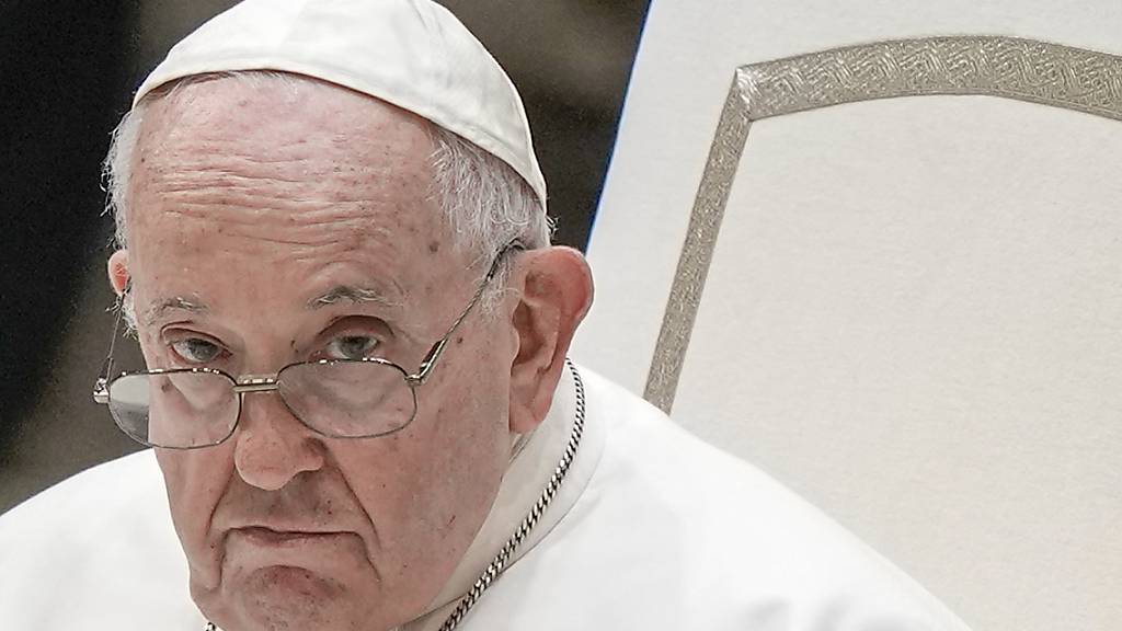 ARCHIV - Papst Franziskus musste seine geplante Reise zur COP28 wegen einer Erkrankung absagen. Foto: Andrew Medichini/AP/dpa