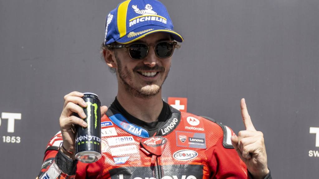 Francesco Bagnaia feiert einen Heimsieg