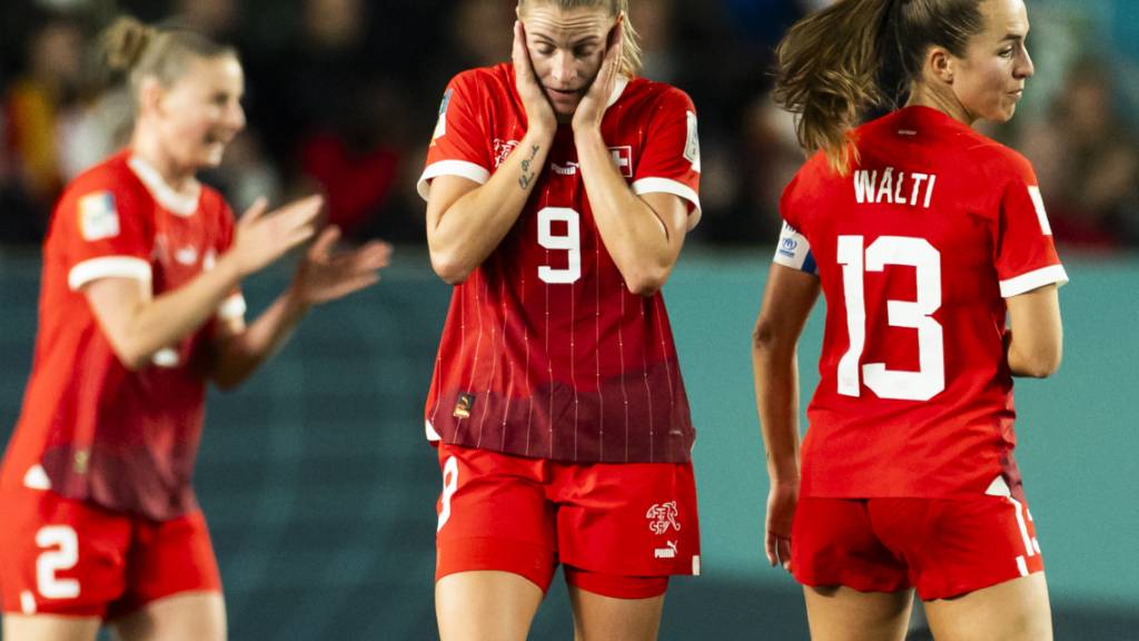 Die Schweiz war gegen Spanien chancenlos: Ana Maria Crnogorcevic (9) und ihre Mitspielerinnen konnten nichts ausrichten