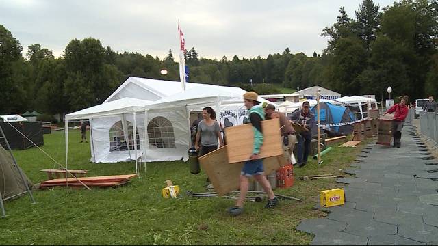 Nasse Zeltplatz-Eröffnung am Heiteren Open Air