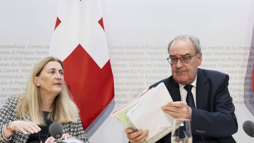 Wirtschaftsminister Guy Parmelin und Staatssekretärin Helene Budliger Artieda sind für Zollgespräche erneut nach Washington gereist. (Archivbild)