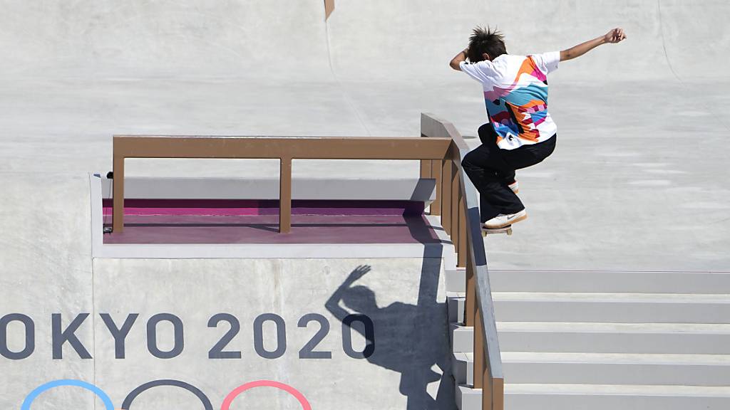 Der Japaner Yuto Horigome wird erster Olympiasieger im Skateboard