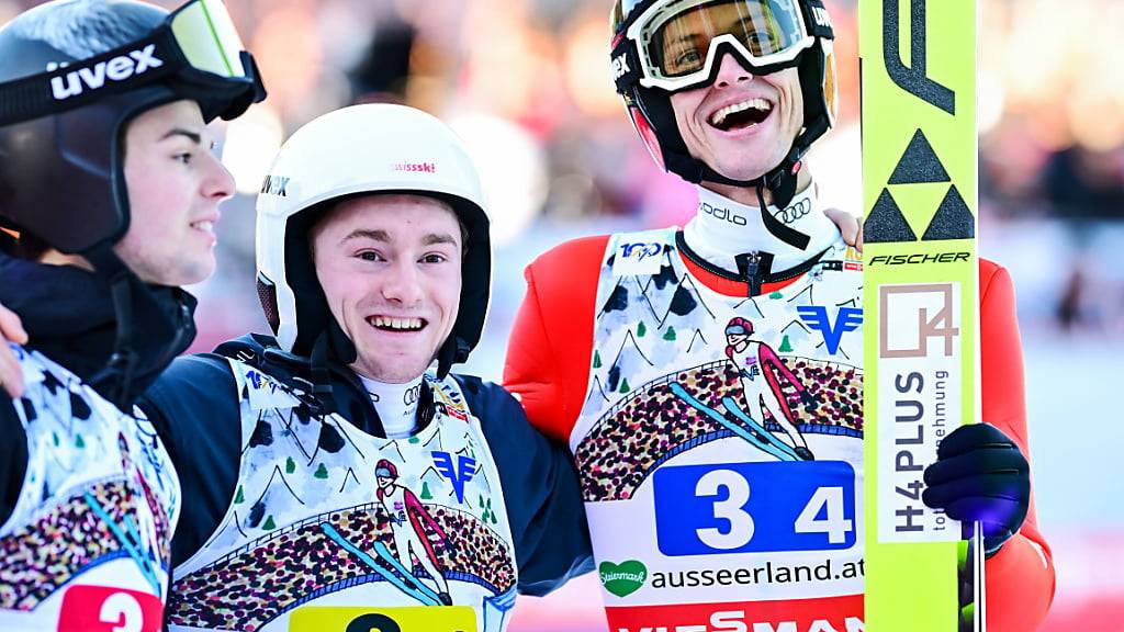 Gregor Deschwanden (r.) führt das Schweizer Weltcup-Team der Skispringer an