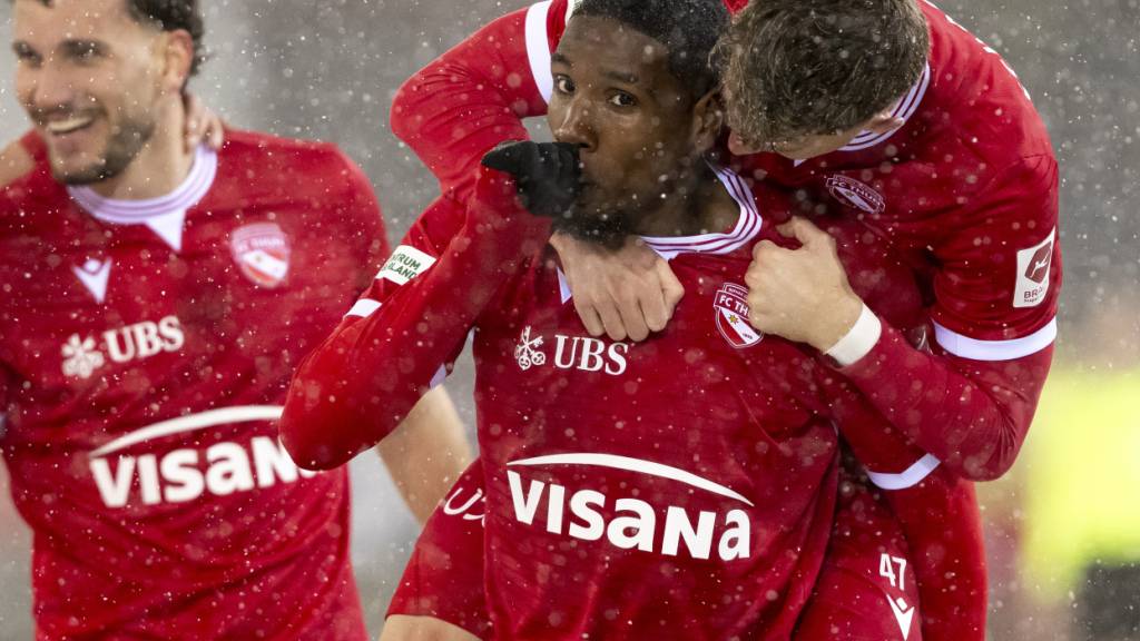 Jubel im Schneetreiben: Der FC Thun kommt dem Meistertitel immer näher