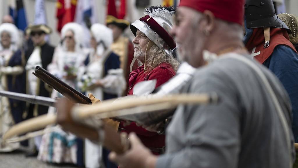 Kostümierte Teilnehmende am Bundstag in Ilanz im Juni. Der Kanton Graubünden feiert dieses Jahr die Gründung des Freistaat Drei Bünde und somit die Grundsteinlegung des Kantons vor 500 Jahren. Die Landeskirchen feiern mit.