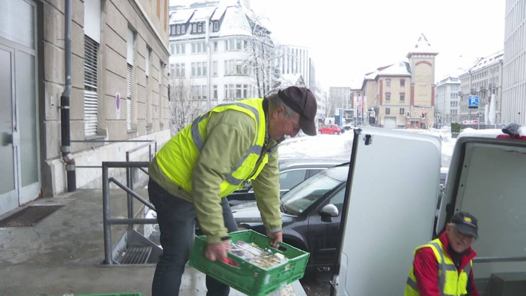 Kampf gegen Armut: Schweizer Tafel bringt übrig gebliebenes Essen an Armutsbetroffene