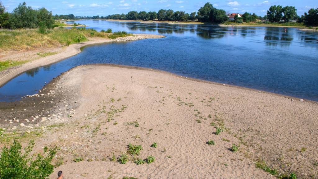 Wegen Hitze und Trockenheit Debatte um Wasserverbrauch