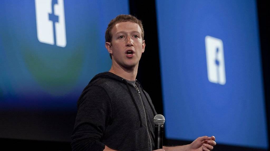 Facebook-Chef Mark Zuckerberg hat eine Untersuchung angekündigt. Es geht um Vorwürfe, Facebook habe den Nachrichtenfluss nach politischen Kriterien manipuliert.