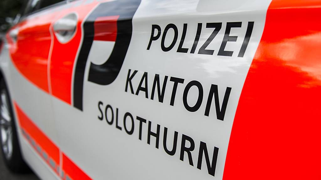 Die Solothurner Kantonspolizei rückte am Samstag zu einem schweren Unfall am Rande eines Fasnachtsumzugs aus. (Symbolbild)