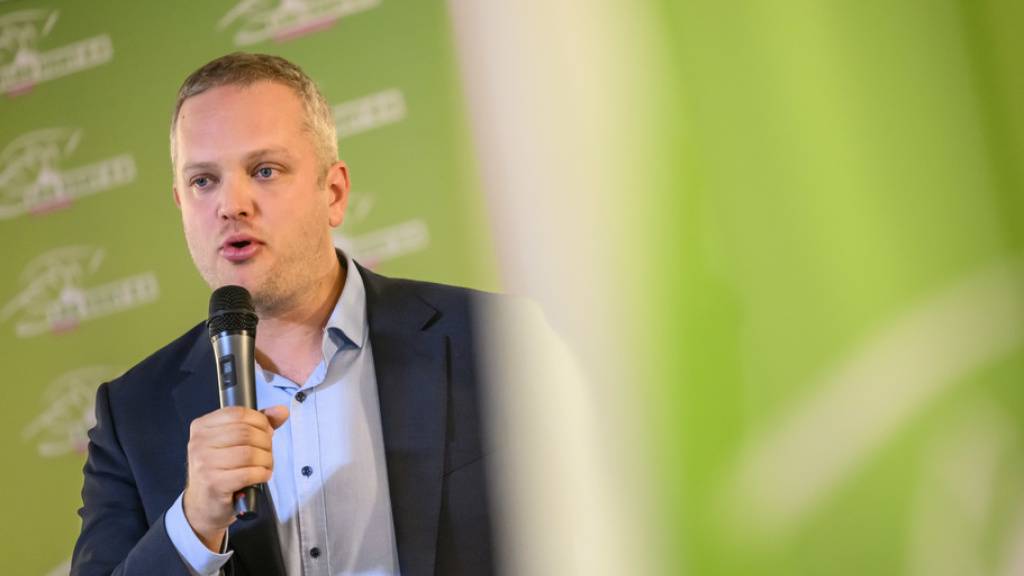 Raphaël Mahaim wurde am Montagabend von der Versammlung der Waadtländer Grünen bejubelt, nachdem er offiziell bekannt gegeben hatte, für den zweiten Wahlgang der Ständeratswahlen zu kandidieren.