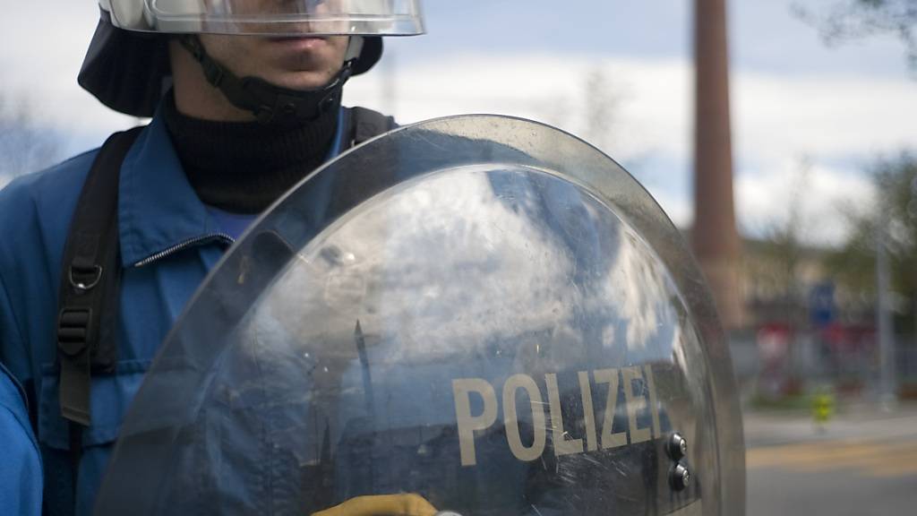 In Zürich kam es am Samstagabend zu einem Polizei-Einsatz. Fussballfans sollen aneinander geraten sein. (Symbolbild)