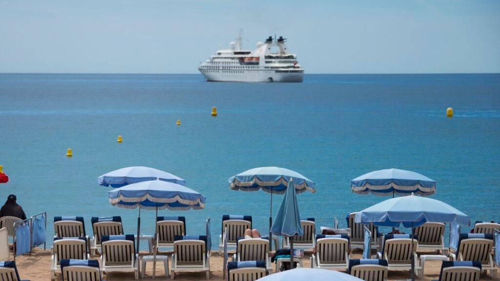 Nach Nizza schränkt auch Cannes das Anlegen riesiger Kreuzfahrtschiffe in seinen Gewässern deutlich ein. (Archivbild)