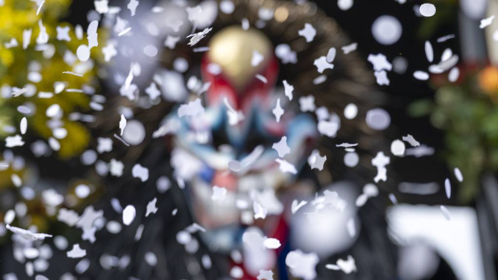 Ungewöhnliche Klänge und etwas Sonnenschein am Basler Cortège