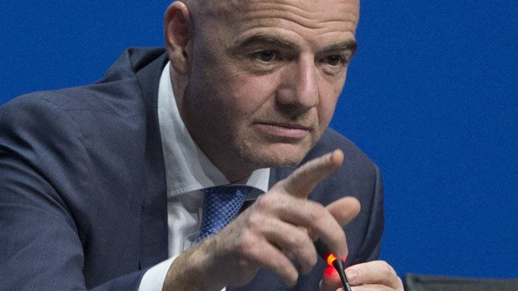 Der neue FIFA-Präsident Gianni Infantino will von den wegen Korruption angeklagten, ehemaligen FIFA-Funktionären Geld zurück
