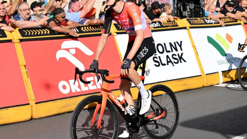 Ben Turner feiert seine ersten Sieg an einer Grand Tour