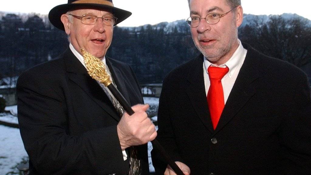 Klaus Baumgartner (l.) übergibt 2004 das Zepter an seinen Nachfolger Alexander Tschäppät. (Archiv)