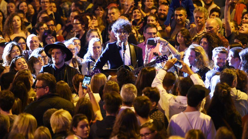 60 Gruppen - hier die Bieler Popband Pegasus - spielten während dreier Tage auf zehn Bühnen.