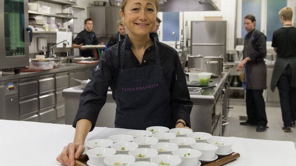 Die Köchin Tanja Grandits fordert dazu auf zu essen, worauf man Lust hat. Von veganer Küche hält sie wenig (Archiv)