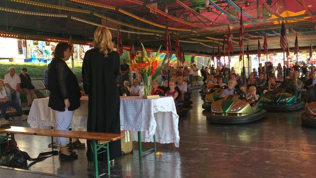 Gottesdienst im Autoscooter