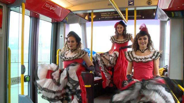 «Moulin Rouge»-Tänzerinnen verdutzen Tram-Gäste