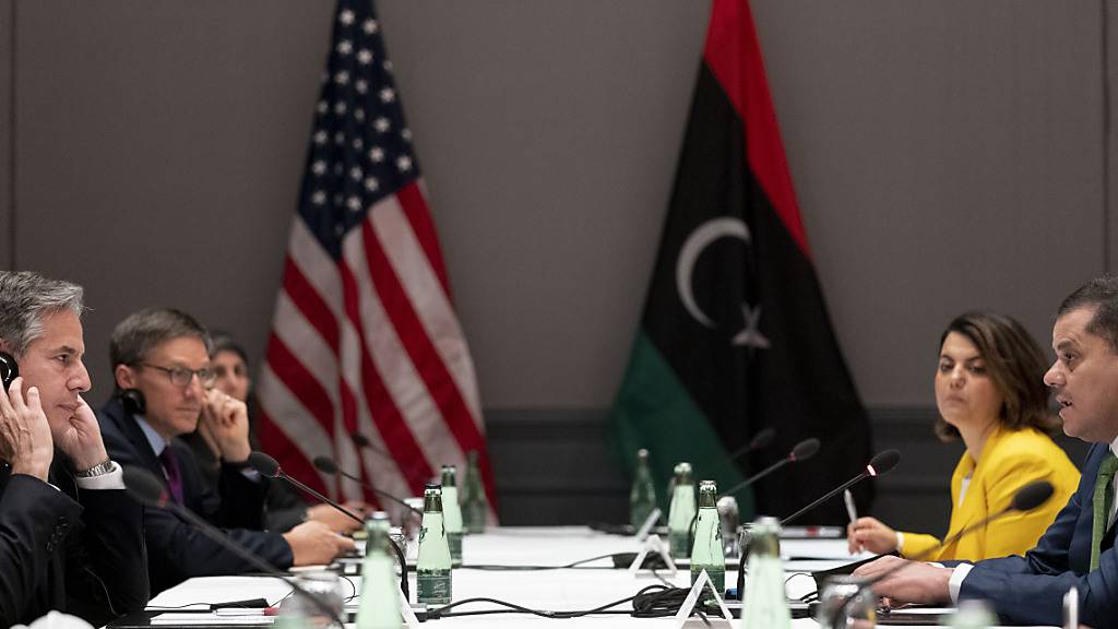 Antony Blinken (l), Außenminister der USA, trifft Abdul Hamid Dbeiba (r), Premierminister von Libyen. Foto: Andrew Harnik/AP Pool/dpa Foto: Andrew Harnik/AP Pool/dpa