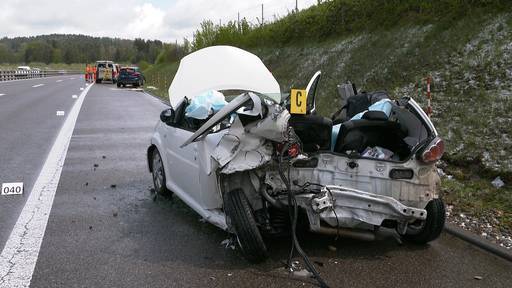 Unfall mit vier Fahrzeugen auf Autobahn A1 – eine Person schwer verletzt