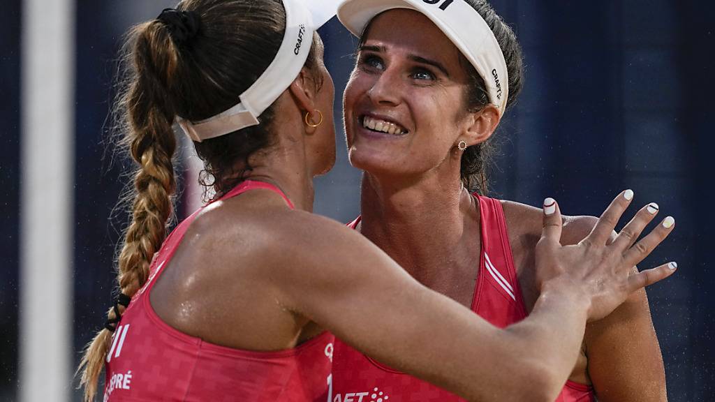 Sie haben gut lachen: Joana Heidrich (re.) und Anouk Vergé-Dépré haben die Achtelfinal-Qualifikation nach nur zwei Spielen bereits auf sicher