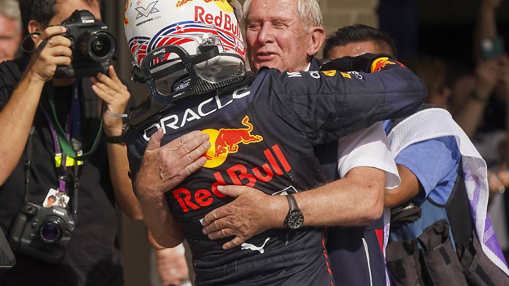 Max Verstappen hält im Machtkampf bei Red Bull zu Helmut Marko