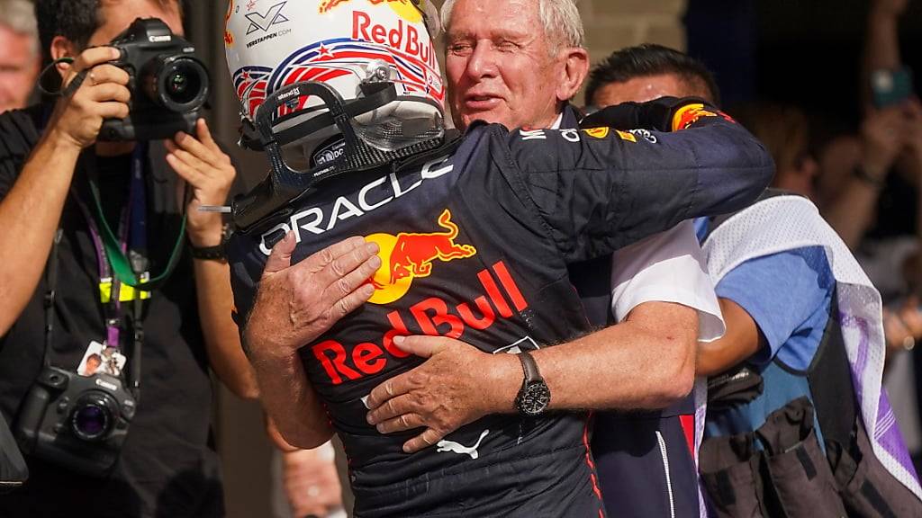 Max Verstappen hält im Machtkampf bei Red Bull zu Helmut Marko