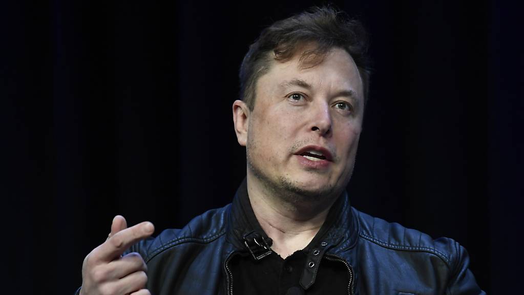 Gegen den Tesla-Chef Elon Musk ist eine Sammelklage wegen Missachtung von Meldefristen eingereicht worden. (Archivbild)
