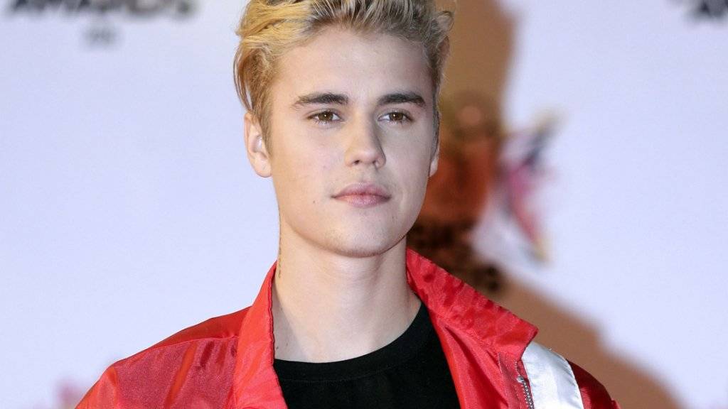 Entwickelt sich anscheinend vom Bad Boy zum Everybody's Darling: Am Freitag gab Justin Bieber in einem Pub im Toronto ein Gratiskonzert. Auch mit Trinkgeld soll er recht grosszügig gewesen sein.
