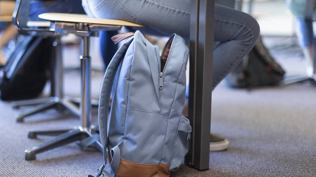 Zürcher Schülerinnen und Schüler müssen weiterhin früh raus. Der Regierungsrat will die Schule am Morgen nicht generell später beginnen lassen. (Symbolbild)