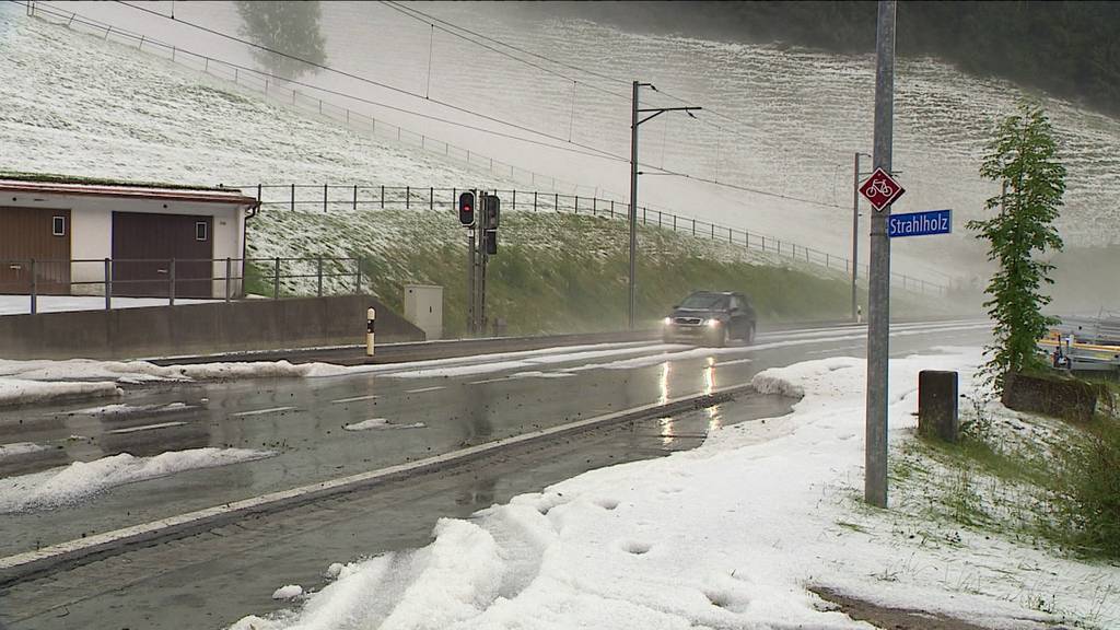 Wetterkapriolen: Blitz und Hagel sorgen für Einsätze