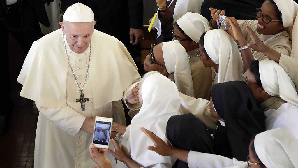 Papst Franziskus rief die Nonnen eines Karmelitinnen-Klosters auf, das Gespräch miteinander zu suchen.