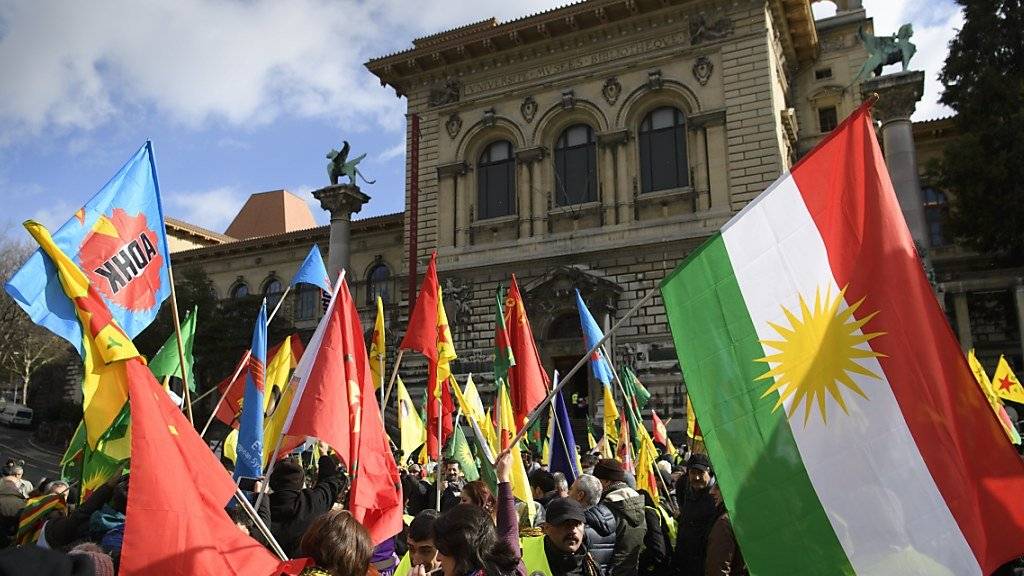 Die Demonstrierenden fürchten um die Sicherheit kurdischer Zivilisten in Afrine.