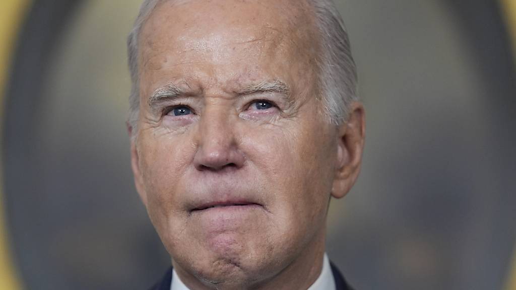 ARCHIV - Joe Biden, Präsident der USA, bei einer Rede im Weißen Haus. US-Präsident Joe Biden rechnet eher nicht mit einer Einigung auf eine Feuerpause zwischen Israel und der islamistischen Hamas im Gaza-Krieg bis Montag. Foto: Evan Vucci/AP/dpa