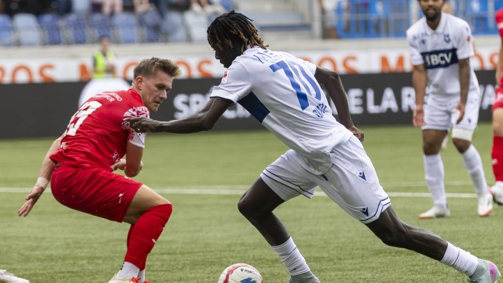 Gaoussou Diakité avanciert in der Nachspielzeit mit seinem zweiten Treffer zum Matchwinner
