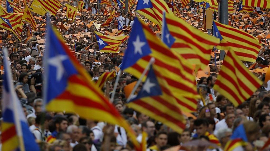 Katalonische Unabhängigkeitsbefürworter gingen am Freitag vor einer Woche auf die Strasse. (Archivbild)