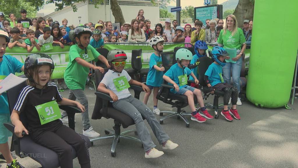 Spezieller Wettkampf: In Olten messen sich heute Kinder im Bürostuhlrennen