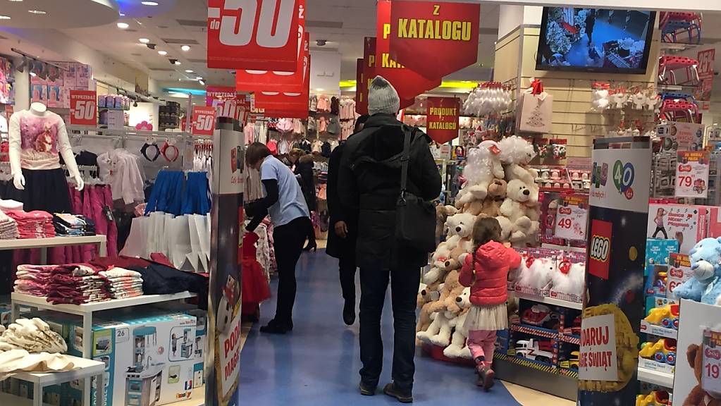 Polen lockert in der Vorweihnachtszeit die Corona-Schutzmaßnahmen für den Einzelhandel. (Archiv)