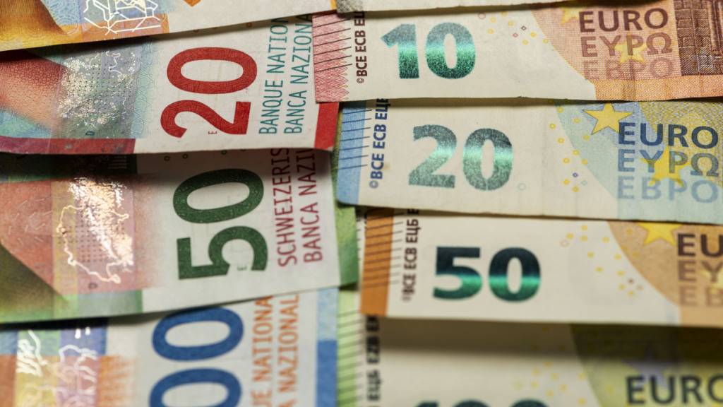 Am frühen Donnerstagnachmittag unterschritt der Franken zum Euro wieder die Marke von 92 Rappen.  (Archivbild)