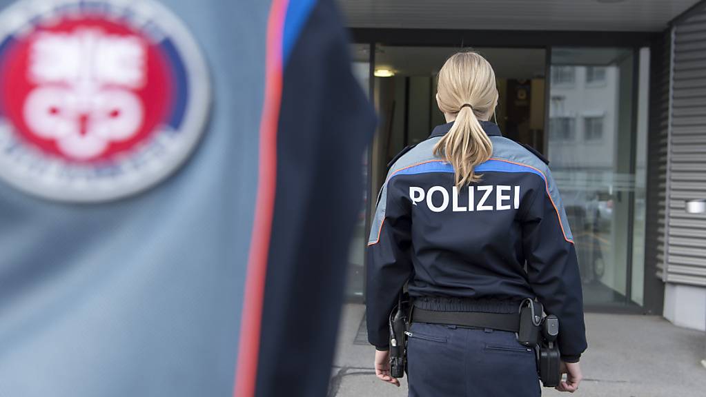 In Stansstad hat sich am Donnerstagvormittag ein Selbstunfall ereignet. Die Kantonspolizei Nidwalden war vor Ort im Einsatz. (Archivbild)