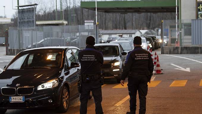 Falscher Bombenalarm an Grenze im Südtessin löst Polizeieinsatz aus