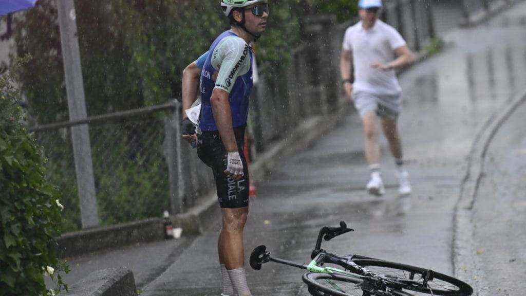 Wie schon an der Tour de Suisse stürzt Stefan Bissegger auch am ersten Tag der Tour de France schwer, kann diesmal die Rundfahrt aber nicht fortsetzen