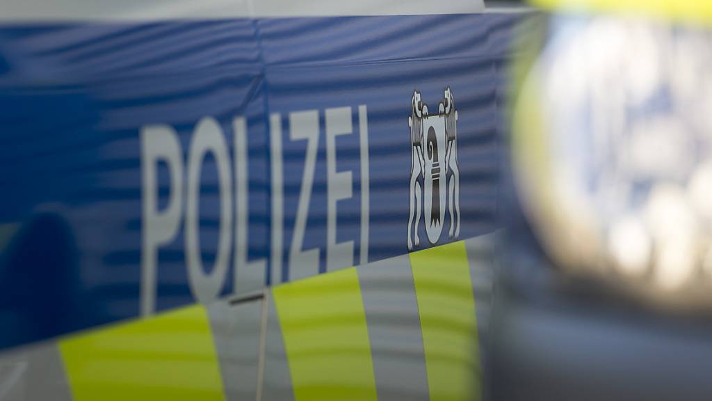 Einsatzwagen der Polizei Basel-Stadt. In Basel wurde ein 18-Jähriger durch Unbekannte angegriffen und verletzt. (Symbolbild)