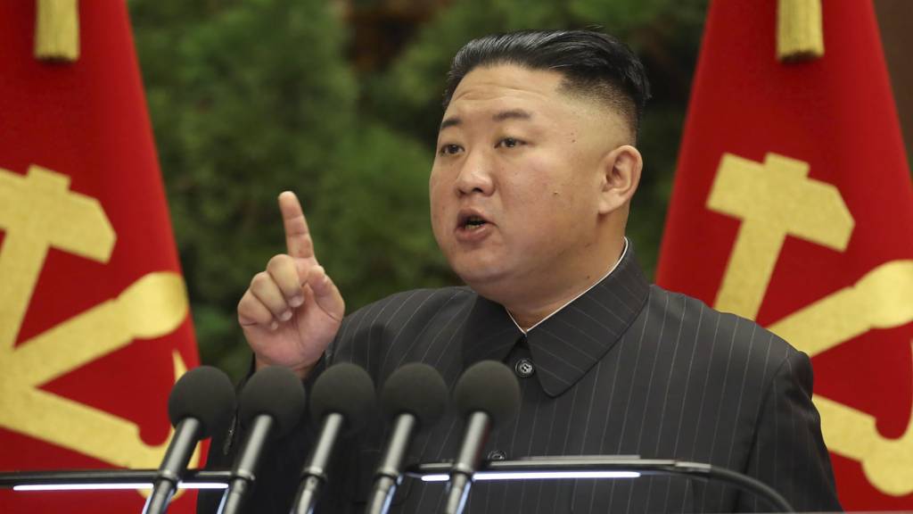 Der nordkoreanische Machthaber Kim Jong Un sieht die Schuld für die Krisensituation während der Pandemie bei «hochrangigen Beamten». Foto: Uncredited/KCNA via KNS/AP/dpa Foto: Uncredited/KCNA via KNS/AP/dpa