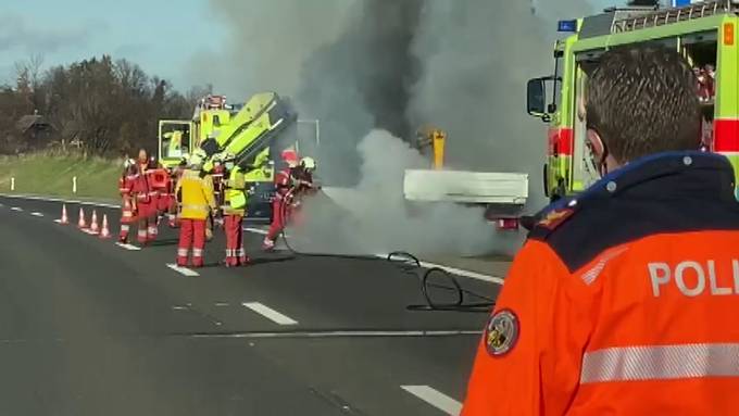 Lieferwagen brennt auf A3