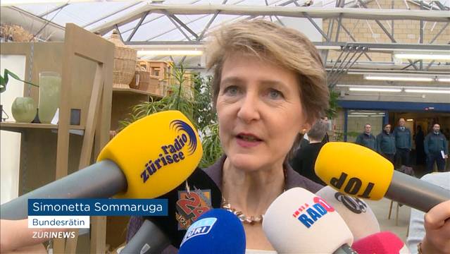Sommaruga besucht die Strafanstalt Pöschwies