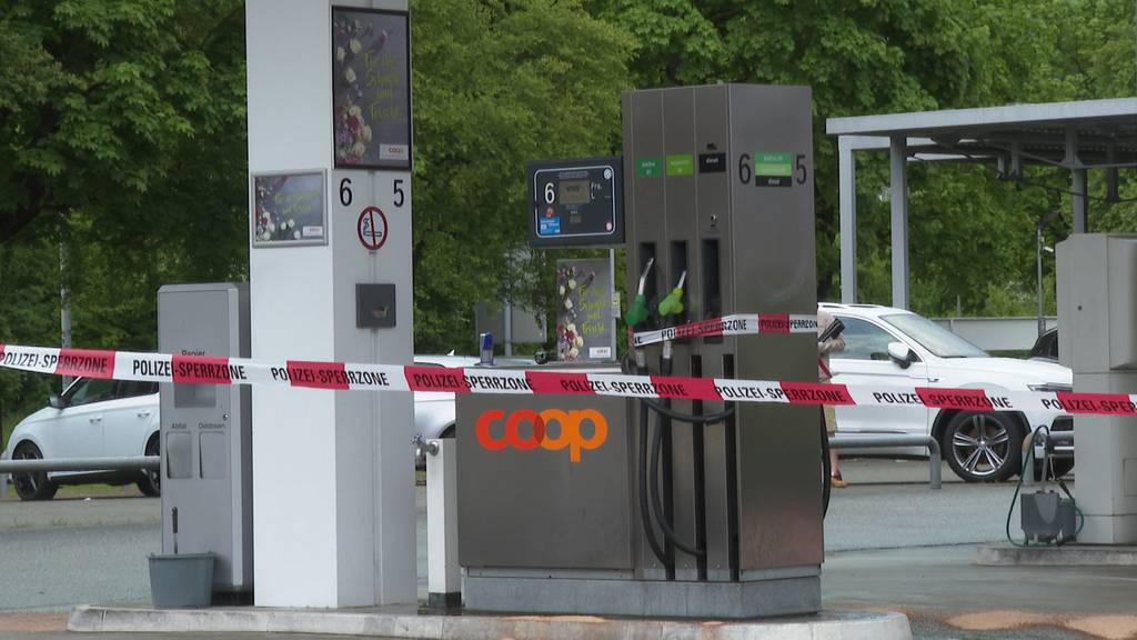 300 Liter Diesel bei Tankstelle ausgelaufen – Feuerwehr vor Ort
