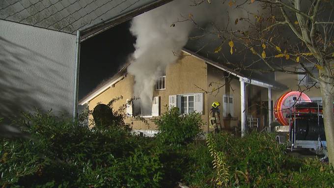 Drei Verletzte bei Hausbrand